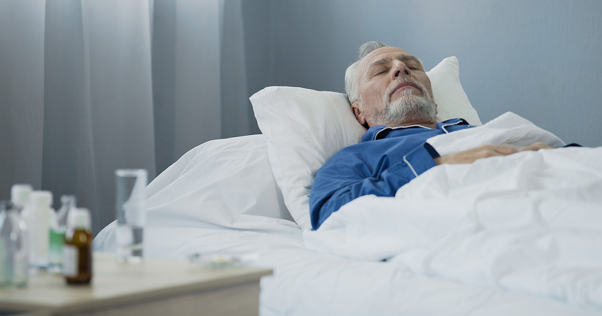 Больной трахнул свою жену и лечащую врачиху по очереди в больничной палате прямо на кровати 