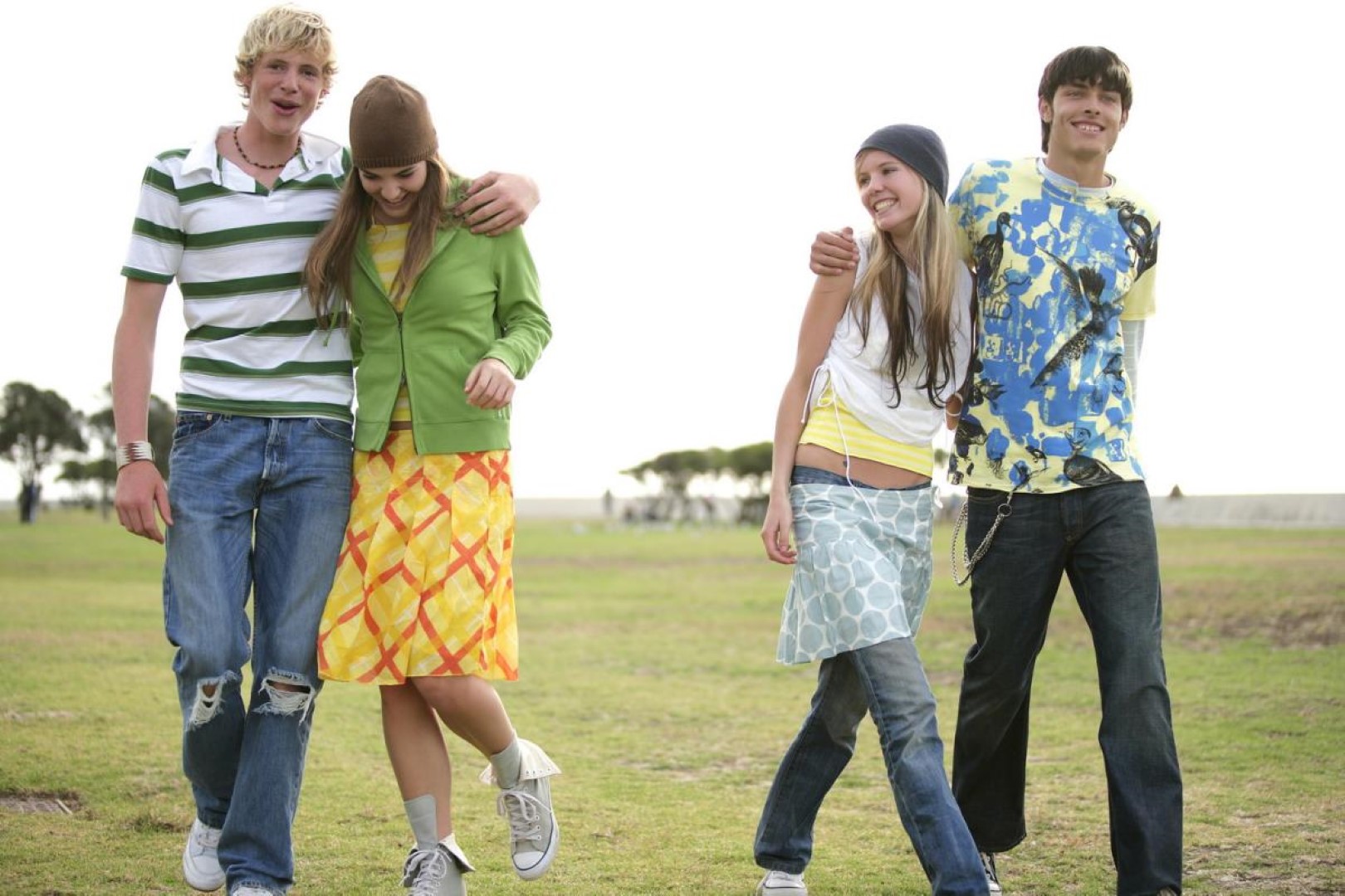 Подростки первый. Одежда для подростков. Современная мода молодежи. Мода для подростков. Современная молодежь.