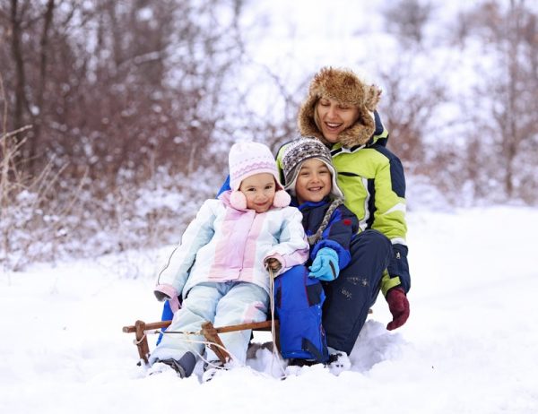 Зима на дворе: как поднять иммунитет у ребенка в это время года
