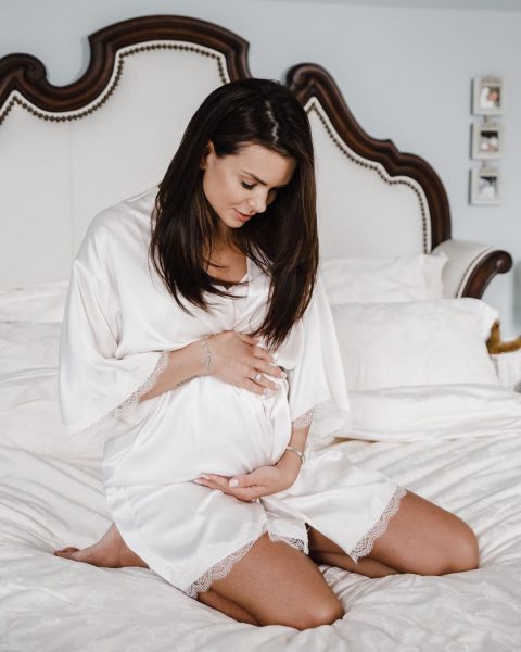 Катя Жужа из Дом-2 поделилась своим «беременным» фото