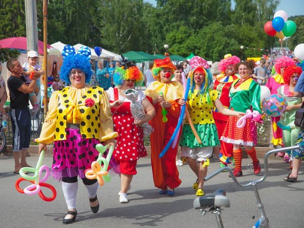 Парад клоунов