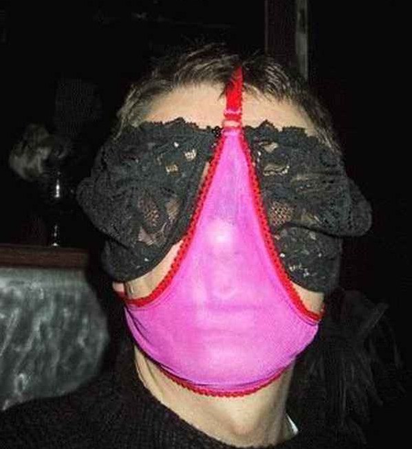 Их Covid не возьмет - испугается: самые нелепые и странные антикоронавирусные маски