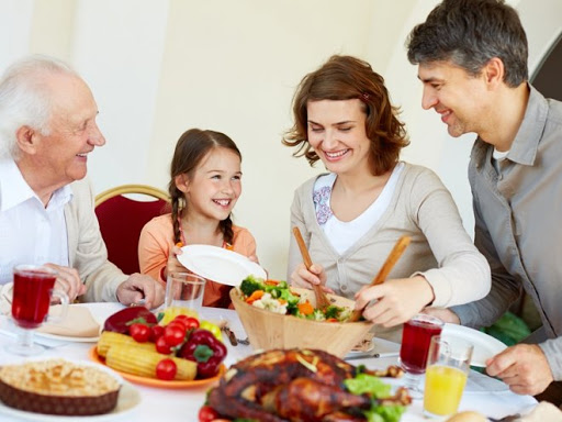 Почему так важны семейные обеды и для родителей, и для детей