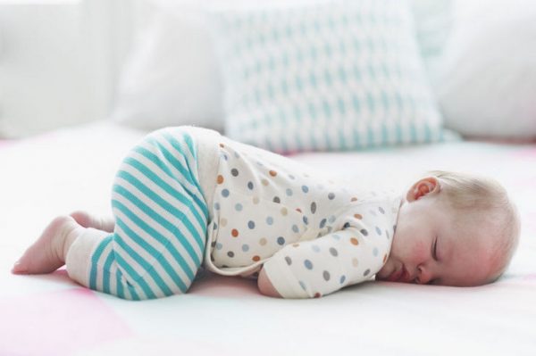 10 вещей, которые категорически нельзя делать с новорожденными