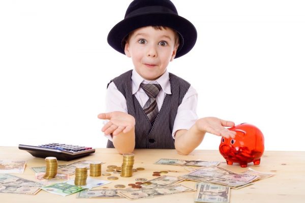 Как научить ребенка обращаться с деньгами правильно, чтобы в жизни он не попал в финансовые ямы