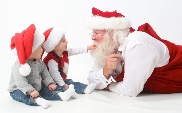 Санта Клаус с детьми