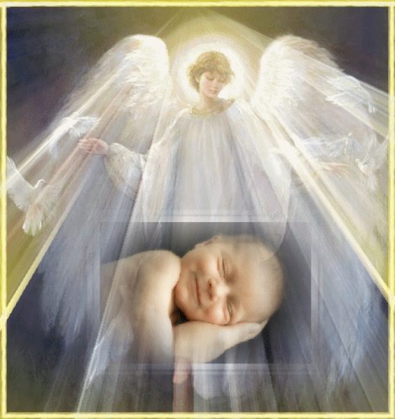 Малыш под опекой ангела-хранителя
