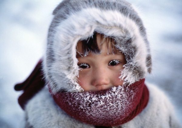 Ребенок на сильном морозе