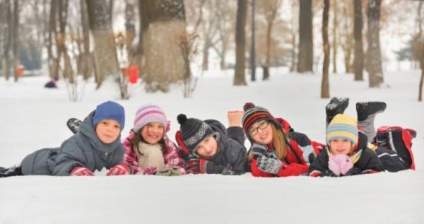 Дети на снегу