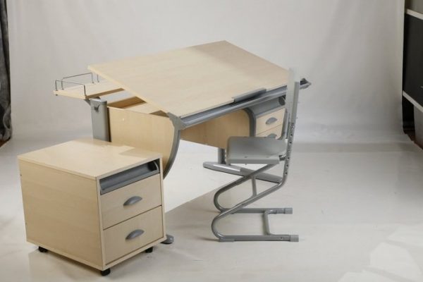 Складной стол для учебы