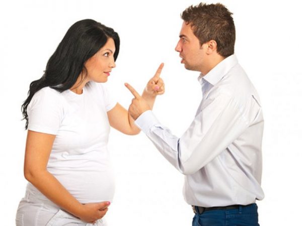 Беременная жена выясняет отношения с мужем