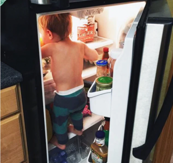 Дети на кухне - 24 фото малышей, которые остались одни всего на пару минут