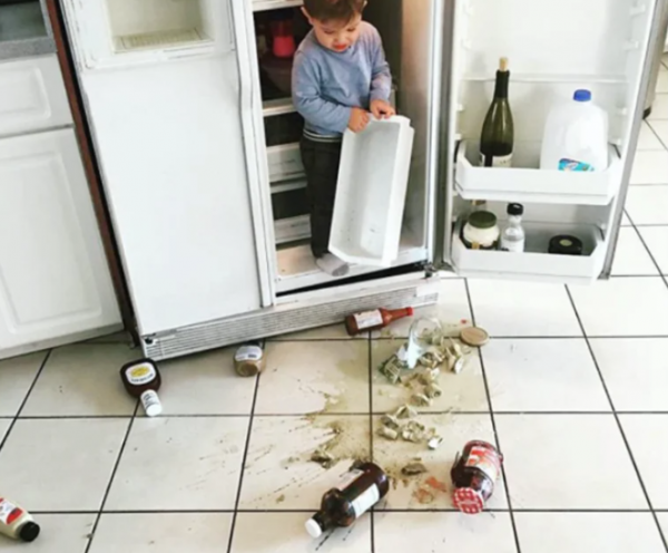 Дети на кухне - 24 фото малышей, которые остались одни всего на пару минут