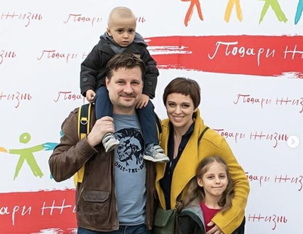 Нелли Уварова с семьей, фото:teleprogramma.pro