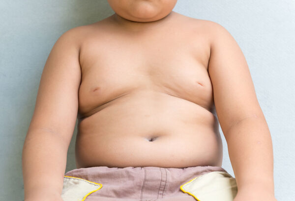 Почему у мальчиков может увеличиваться грудь: норма и патологии, когда обращаться к доктору