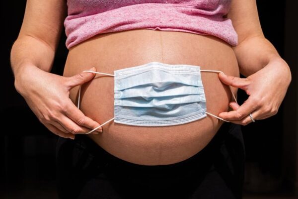 Минздрав отметил рост летальных исходов от ковида среди беременных женщин: нужно ли будущим мамам вакцинироваться