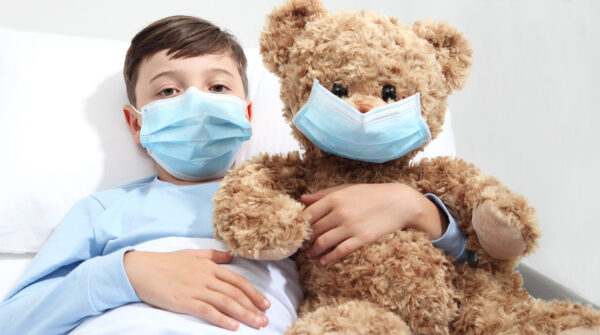 "Дети в очень серьезной опасности", - министр здравоохранения отметил, что новую волну коронавируса спровоцируют дети