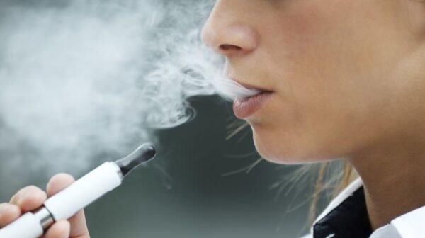 Как объяснить подростку, что курить электронные сигареты вредно