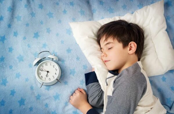 Врач-кардиолог рассказал, в какое время детям и взрослым нужно ложиться спать, чтобы высыпаться и избежать проблем с сердцем