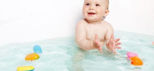 Малыш не любит купаться: превращаем процесс в игру