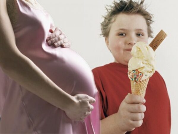 Ожирение одинаково плохо влияет на беременных и детей, но не является причиной излишней полноты подростков