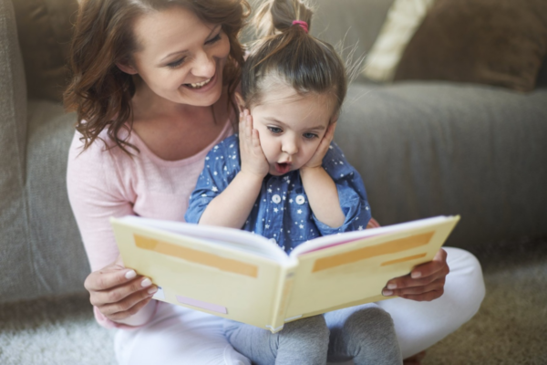 Почему чтение вслух полезно даже младенцам