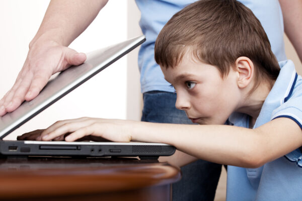 Нужно контролировать виртуальную жизнь детей