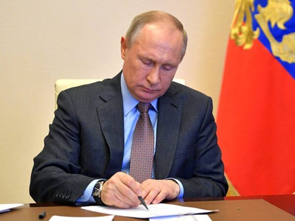 Владимир Путин подписал указ "О мерах по обеспечению социально-экономической стабильности и защиты населения в Российской Федерации"