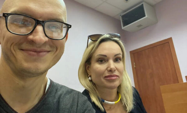 Марина Овсянникова с адвокатом