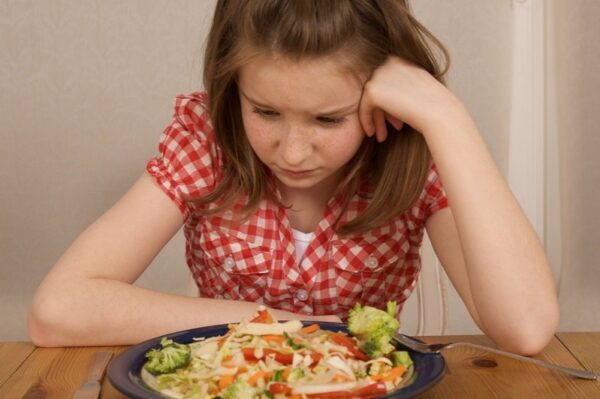 Дети с расстройствами пищевого поведения: что могут сделать родители, что категорически запрещено при таком виде расстройства
