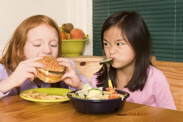 Дети с расстройствами пищевого поведения: что могут сделать родители, что категорически запрещено при таком виде расстройства