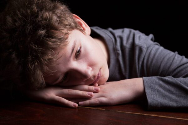 Депрессия у детей: какие симптомы должны насторожить родителей