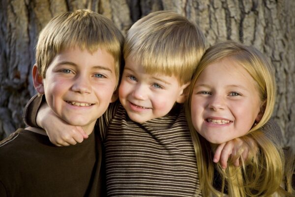 Сила братьев и сестер - и почему единственные дети не эгоисты