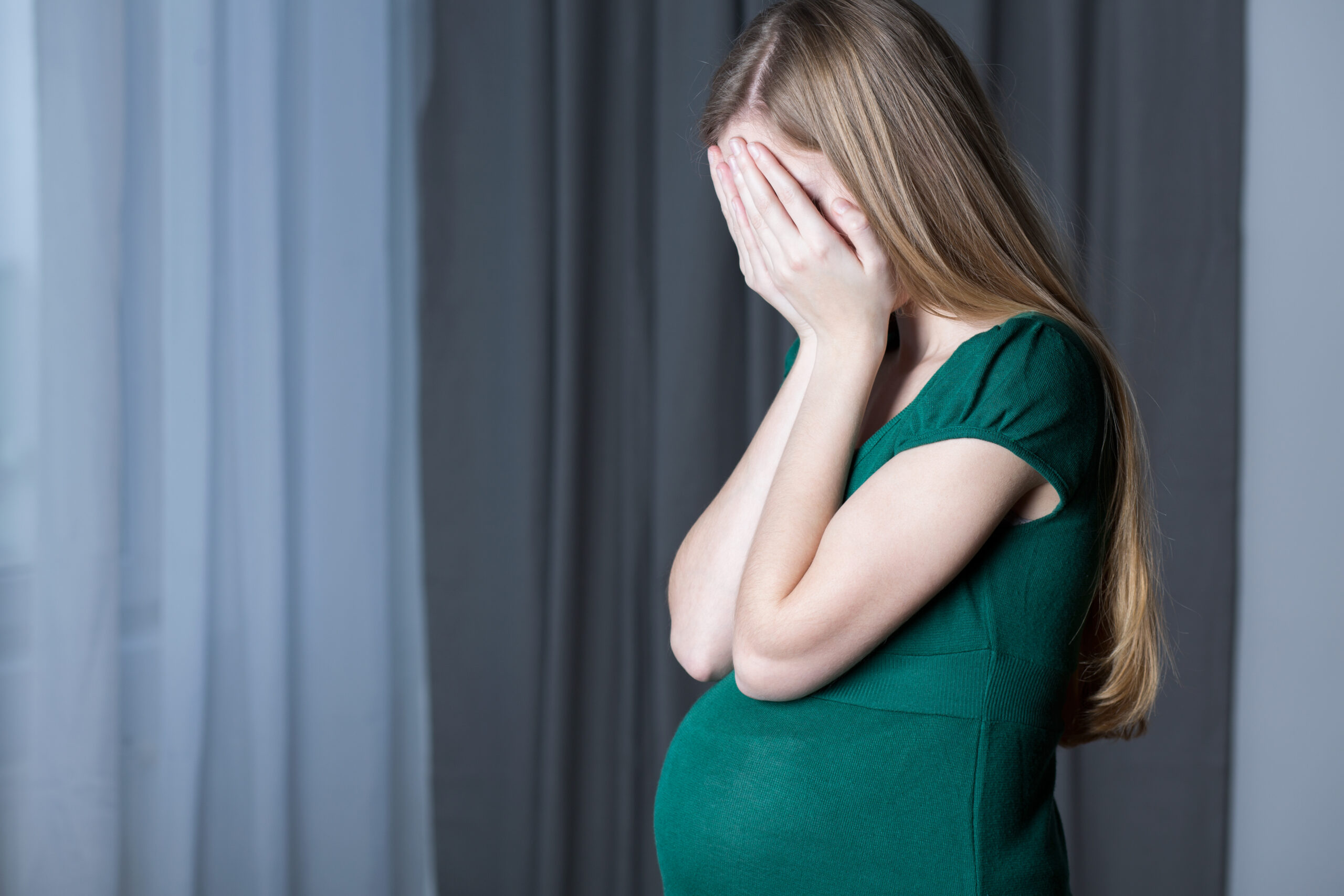 Почему беременные плачут. Подростковая беременность. Беременные подростки.