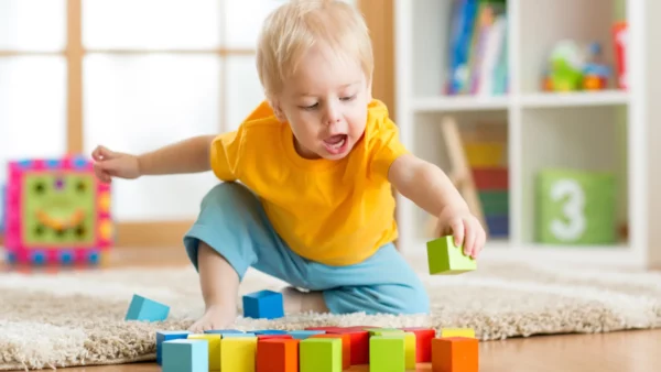 Как научить своего ребенка играть без родителей