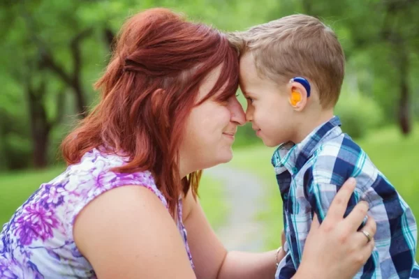 История мамы глухого ребенка: как развивать речь, если малыш вас не слышит