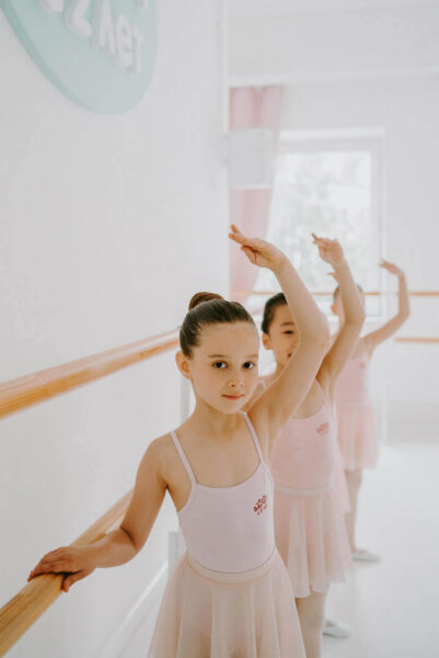 Почему стоит отдать ребенка в балет с двух лет