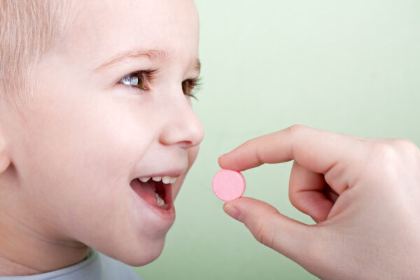 «5 советов, которые помогут заставить вашего ребенка с легкостью принимать горькие лекарства»