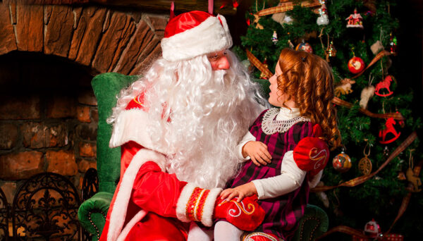 Почему родители должны поддерживать веру детей в Деда Мороза