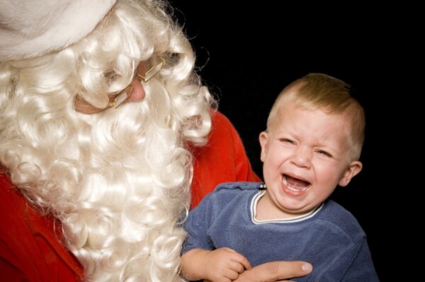 Как избежать истерик и плача детей в новогодние праздники
