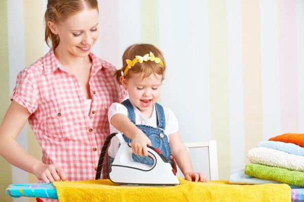 Как ваш малыш помогает вам по дому и приобретает важные для жизни навыки