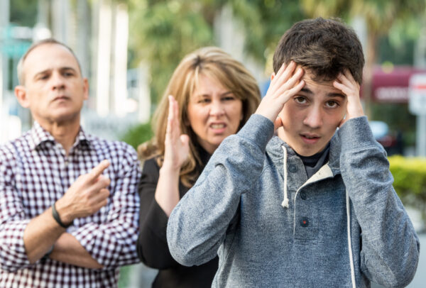 Подростку тяжело уживаться с родителями: как повлиять на ситуацию