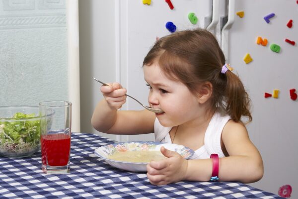 Актуальны ли правила поведения за столом для детей: малыши, дошкольники и школьники