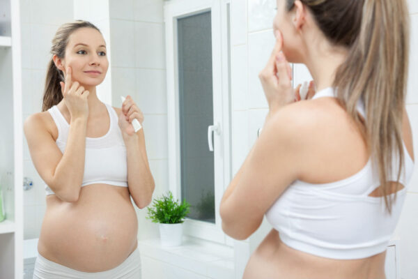 Прыщи и проблемная кожа во время беременности: что с этим делать