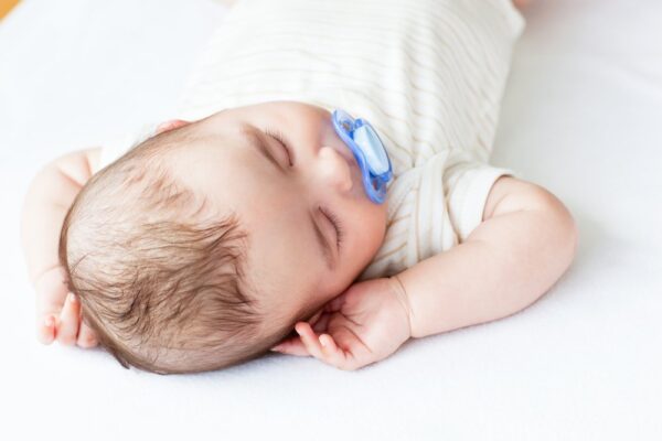 Когда ваш ребенок должен спать без пробуждений? Несколько советов для более спокойных ночей