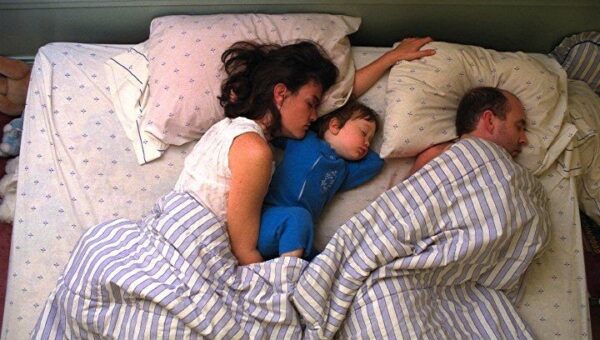 Совместный сон или отдельная детская кроватка: «Берегите и себя, родители!»