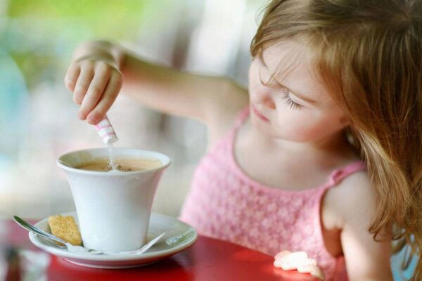 Вреден ли кофе для детей: со скольки лет можно давать ребенку данный напиток