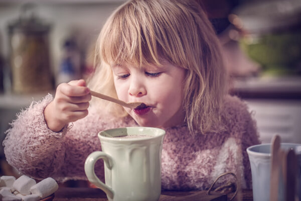 Вреден ли кофе для детей: со скольки лет можно давать ребенку данный напиток