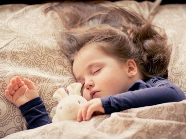 Как правильно разбудить ребенка в садик, чтобы сделать его утро спокойным и радостным