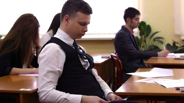 В Санкт-Петербурге выпускника оштрафовали на 3 тысячи рублей за использование шпаргалки на ЕГЭ по истории